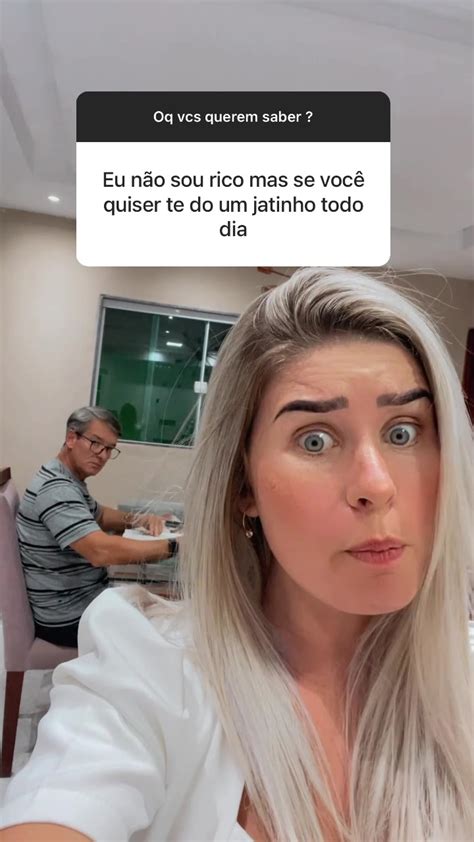 Debora Peixoto fazendo um boquete delicioso chupando um pau.